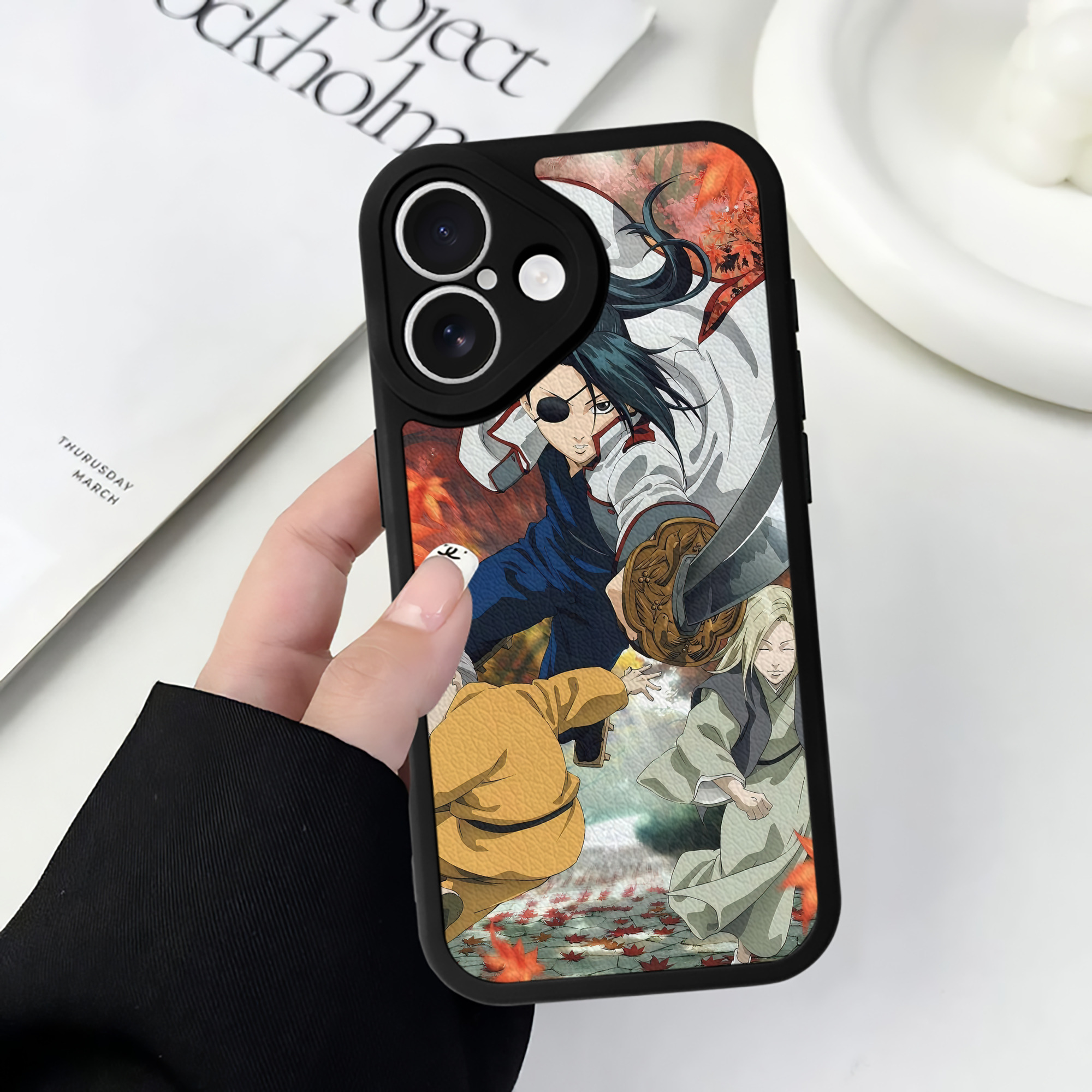 （画像用） ぎんたま 坂田銀時（さかたぎんとき） 神楽 志村新八（しむら しんぱち） GINTAMA Sakata Gintoki Kagura Shimura Shinpachi 【iPhone 16シリーズ対応】シリコンスマホケース（レザー調） 材質：シリコン